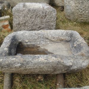 Pila Rústica de Granito 84x52x25