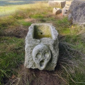 Pila de Granito "El Grito de Munch"