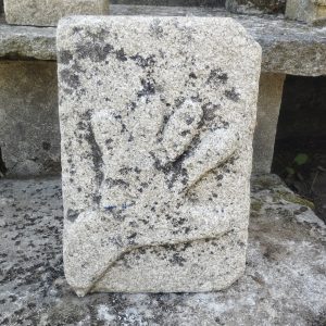 Talla en Granito "Mano"