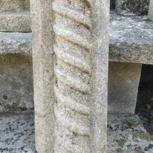 Talla en Granito "Columna Salomónica"